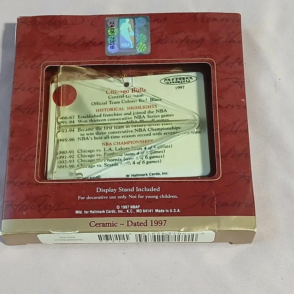 1997 Hallmark Keepsake Christmas Ornament Chicago Bulls NBA Collection Stand